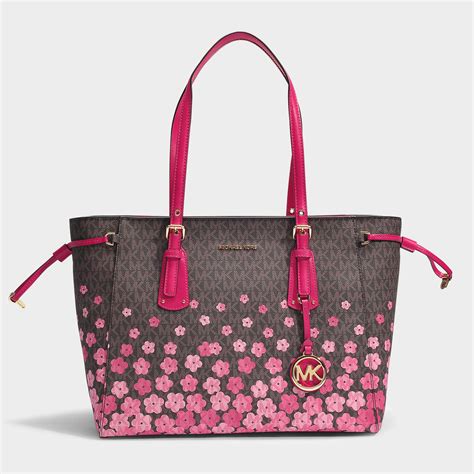 michael kors tote bag ev ring medium wymiary|Michael Kors Tote bags outlet.